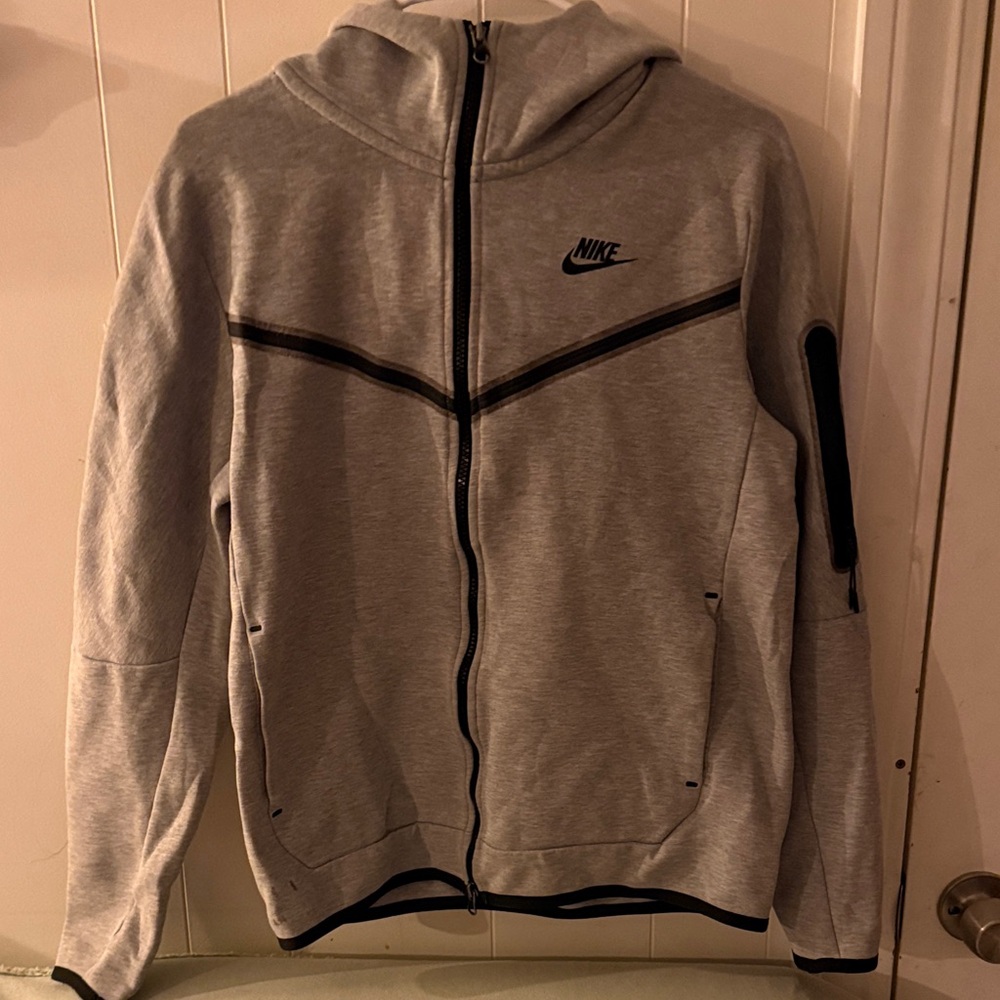 Nike Light Gray Full-Zip Hooded Jacket with Black Accents